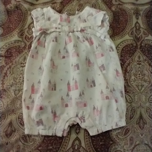 6/$15 Size 6-9 M baby girls fairy tail Castle one piece romper - Picture 9 of 9